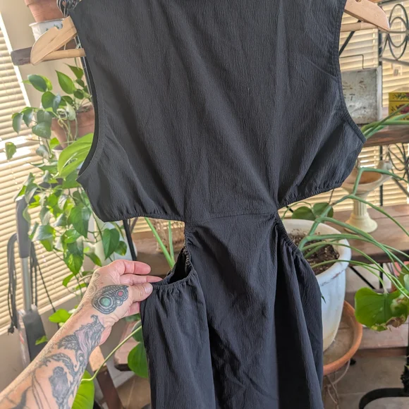 Cider Black Cut-Out Maxi Dress - Picture 6 of 13